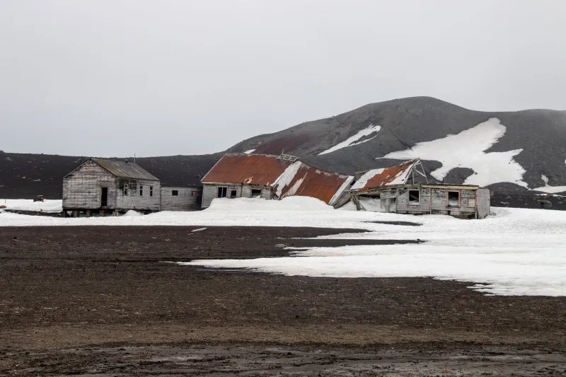 He Cut Himself Open With No One Watching: The Soviet Doctor Who Performed His Own Surgery in Antarctica